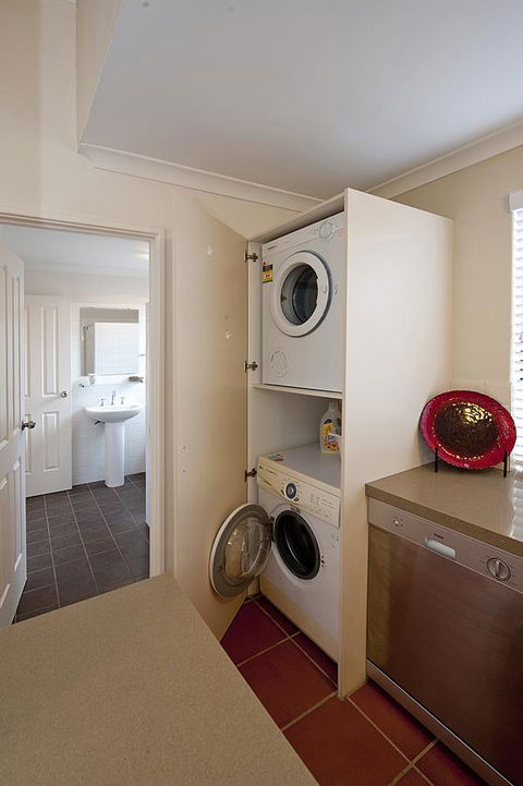 Como Executive Apartment - New Castle Holiday 14
