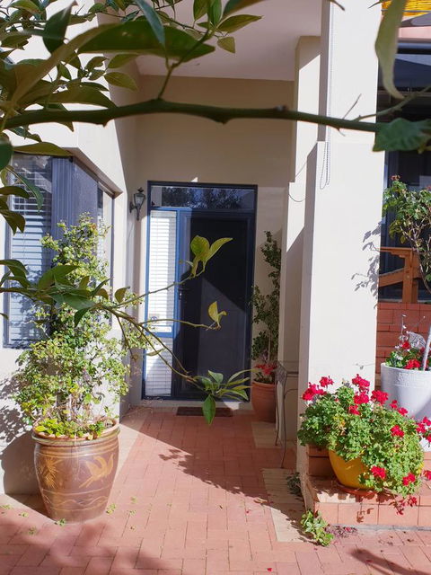 Como Executive Apartment - New Castle Holiday 3