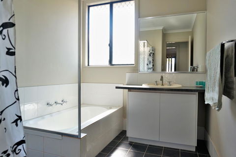 9 Krait Street - Perfect For Large Groups Or Families Alike - New Castle Holiday 11