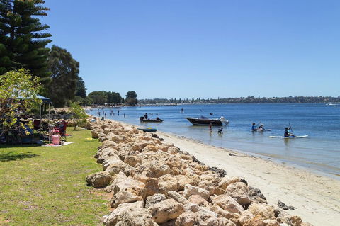 While Away Holiday Accommodation - New Castle Holiday 19