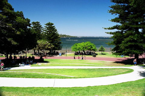 While Away Holiday Accommodation - New Castle Holiday 20