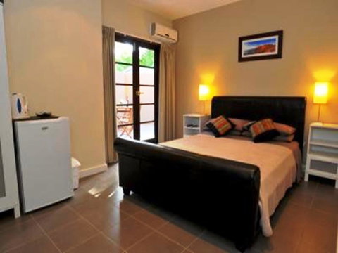 Waikiki Beach Bed And Breakfast - New Castle Holiday 9