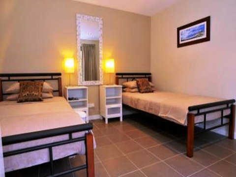 Waikiki Beach Bed And Breakfast - New Castle Holiday 10