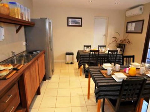 Waikiki Beach Bed And Breakfast - New Castle Holiday 13