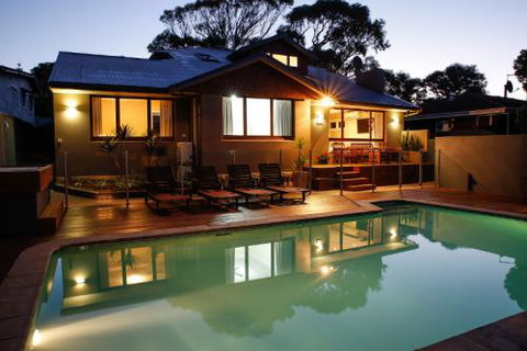 Waikiki Beach Bed And Breakfast - New Castle Holiday 0