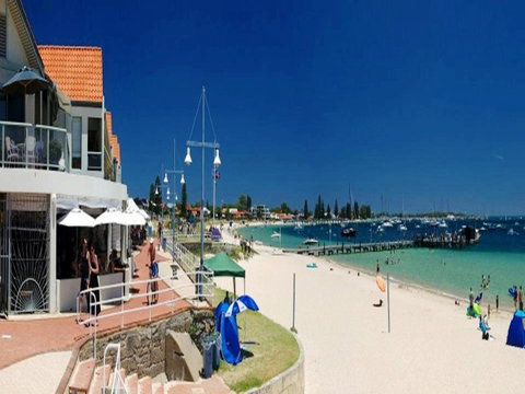 Waikiki Beach Bed And Breakfast - New Castle Holiday 15