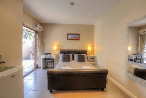 Waikiki Beach Bed And Breakfast - New Castle Holiday 7