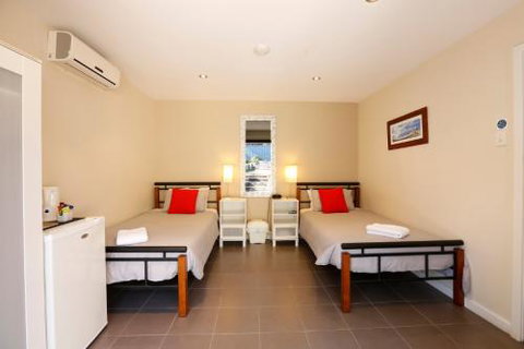 Waikiki Beach Bed And Breakfast - New Castle Holiday 6