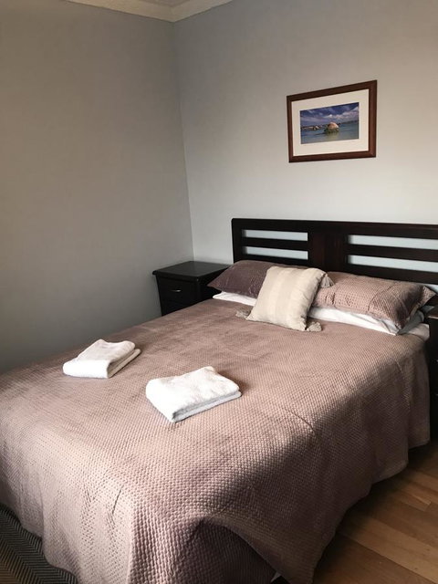 Waikiki Beach Bed And Breakfast - New Castle Holiday 3