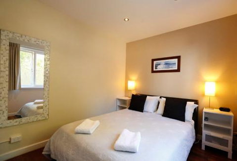 Waikiki Beach Bed And Breakfast - New Castle Holiday 4