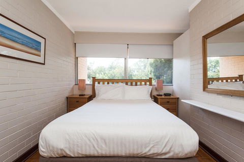 Rosalie 35 - New Castle Holiday 14