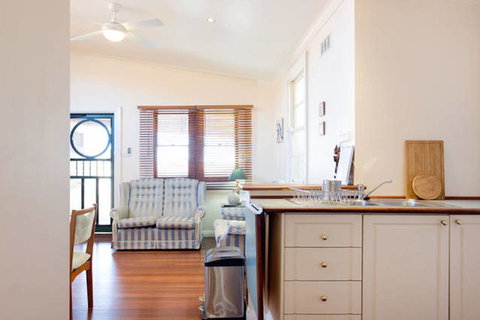 Sunset Cottage - New Castle Holiday 10