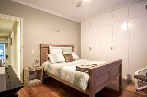 Mullaloo B & B - New Castle Holiday 28
