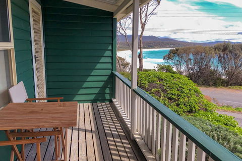 BINALONG BEACH COTTAGE Beachfront At Bay Of Fires Next To Restaurant - New Castle Holiday 14
