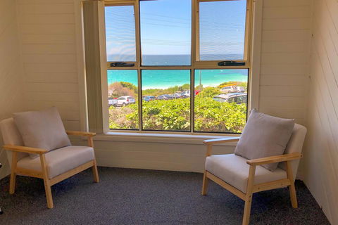 BINALONG BEACH COTTAGE Beachfront At Bay Of Fires Next To Restaurant - New Castle Holiday 3
