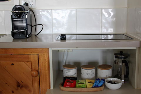 BINALONG BEACH COTTAGE Beachfront At Bay Of Fires Next To Restaurant - New Castle Holiday 11