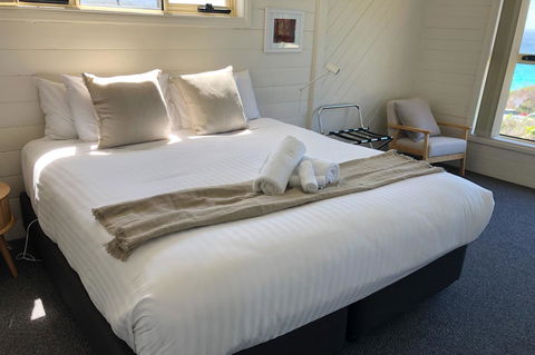 BINALONG BEACH COTTAGE Beachfront At Bay Of Fires Next To Restaurant - New Castle Holiday 6
