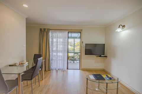 Queechy Motel - New Castle Holiday 21