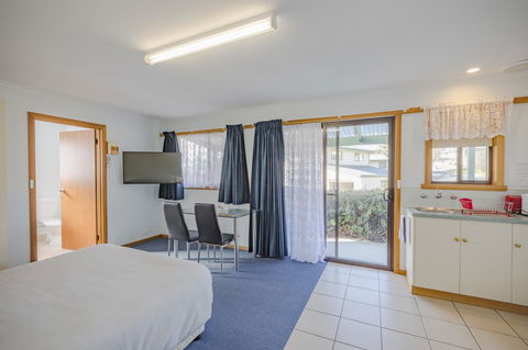 Queechy Motel - New Castle Holiday 28