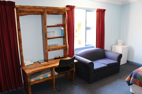 Tullah Lakeside Lodge - New Castle Holiday 9