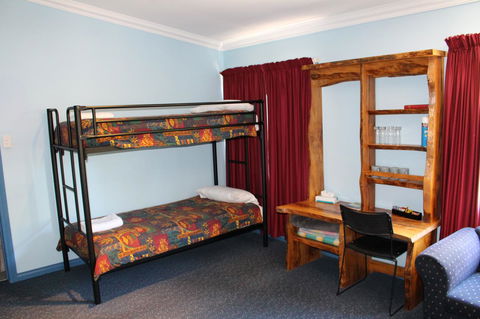 Tullah Lakeside Lodge - New Castle Holiday 8