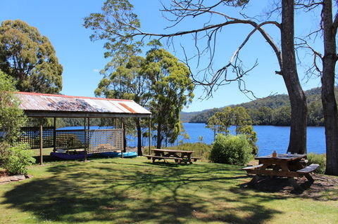 Tullah Lakeside Lodge - New Castle Holiday 19