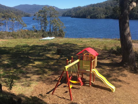 Tullah Lakeside Lodge - New Castle Holiday 15