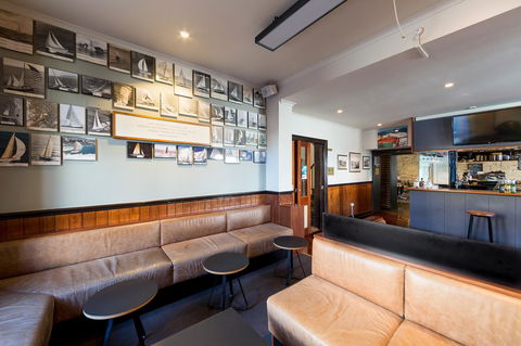 Customs House Hotel - New Castle Holiday 1