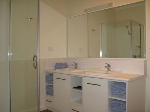 Barclay Motor Inn - New Castle Holiday 38