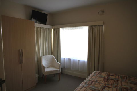 Barclay Motor Inn - New Castle Holiday 40