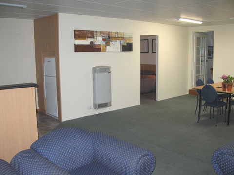 Barclay Motor Inn - New Castle Holiday 27