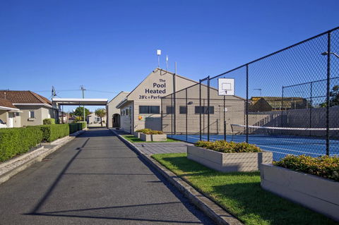 Barclay Motor Inn - New Castle Holiday 8