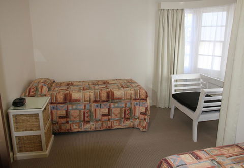 Barclay Motor Inn - New Castle Holiday 42
