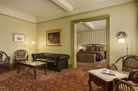 Hadley\'s Orient Hotel - New Castle Holiday 24