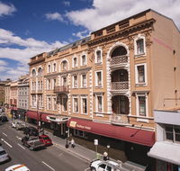 Hadley's Orient Hotel - New Castle Holiday