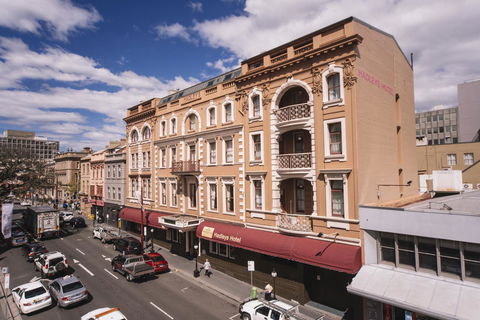Hadley\'s Orient Hotel - New Castle Holiday 0