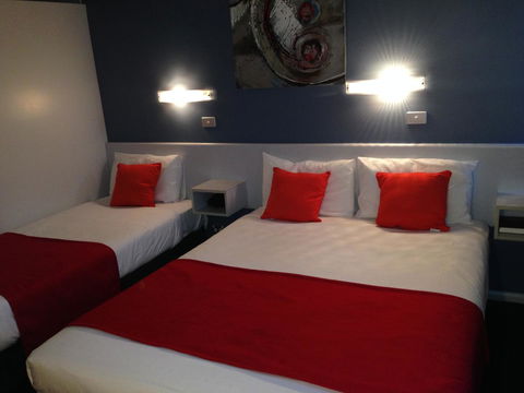 Waterfront Lodge Motel - New Castle Holiday 37