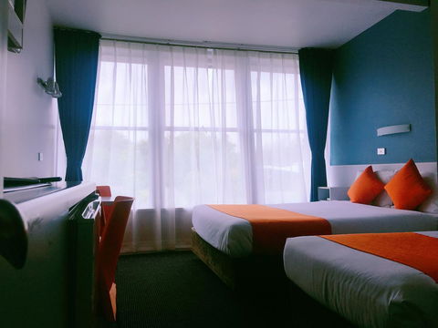 Waterfront Lodge Motel - New Castle Holiday 21