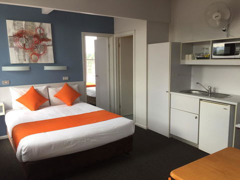 Waterfront Lodge Motel - New Castle Holiday 40