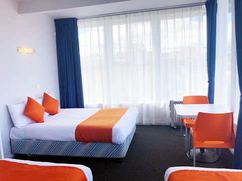 Waterfront Lodge Motel - New Castle Holiday 9