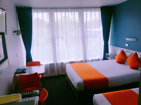 Waterfront Lodge Motel - New Castle Holiday 23