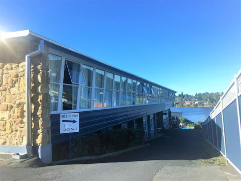 Waterfront Lodge Motel - New Castle Holiday 26