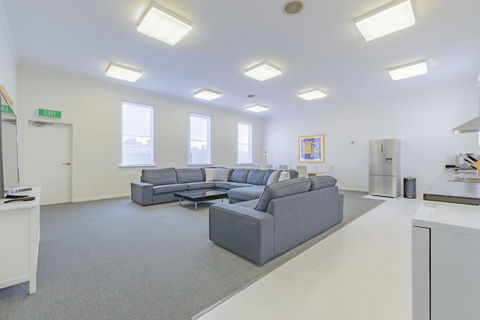 4 Bedroom House - Hobart CBD - Free Parking - Free WIFI - New Castle Holiday 9