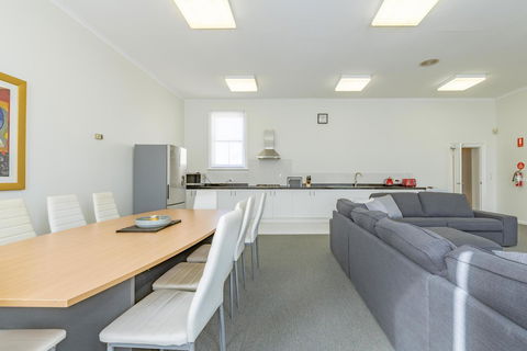 4 Bedroom House - Hobart CBD - Free Parking - Free WIFI - New Castle Holiday 16