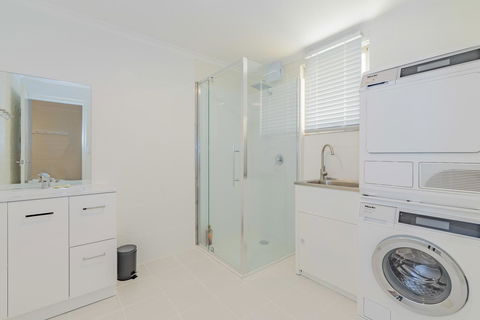 4 Bedroom House - Hobart CBD - Free Parking - Free WIFI - New Castle Holiday 4