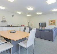 4 Bedroom House - Hobart CBD - Free Parking - New Castle Holiday