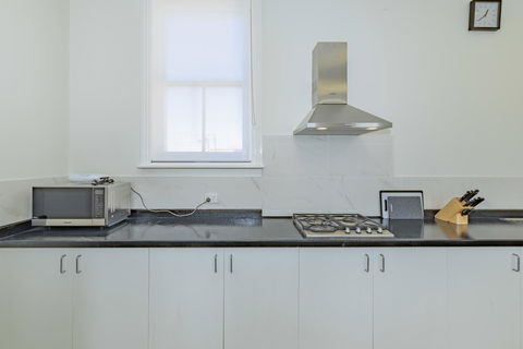 4 Bedroom House - Hobart CBD - Free Parking - Free WIFI - New Castle Holiday 8