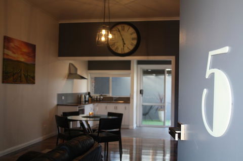 Apartment 5ive - New Castle Holiday 9