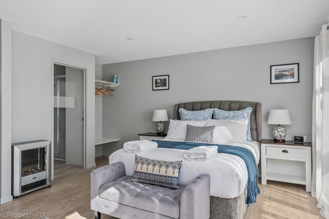 Harrison Grove - New Castle Holiday 1