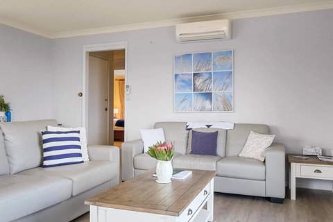 Omaroo Cottage Bruny Island - New Castle Holiday 4